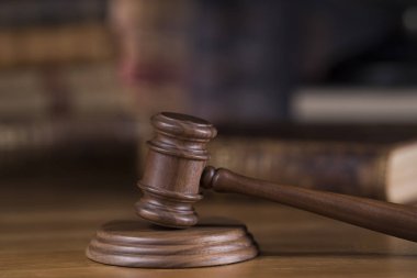 Tahta tokmak avukatı, adalet kavramı, hukuk sistemi kavramı.