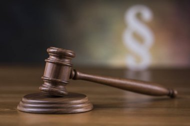 Tahta tokmak avukatı, adalet kavramı, hukuk sistemi kavramı.