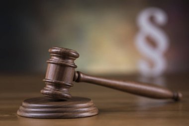 Tahta tokmak avukatı, adalet kavramı, hukuk sistemi kavramı.