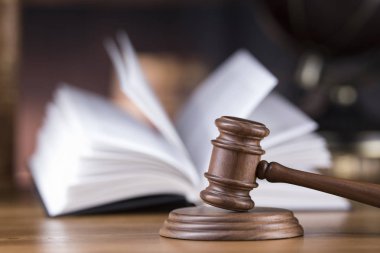 Tahta tokmak avukatı, adalet kavramı, hukuk sistemi kavramı.