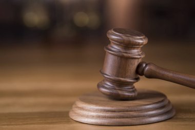 Tahta tokmak avukatı, adalet kavramı, hukuk sistemi kavramı.