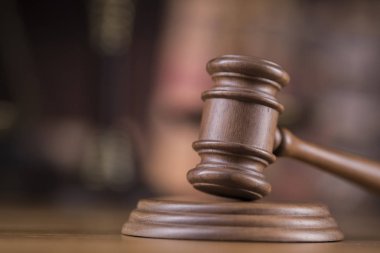 Tahta tokmak avukatı, adalet kavramı, hukuk sistemi kavramı.