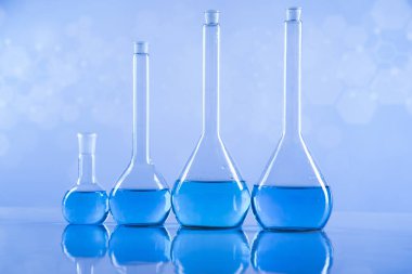çeşitli laboratuar cam malzemeleri
