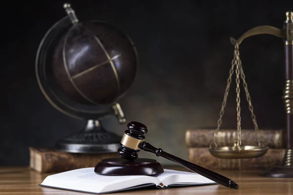 Globe Law Theme Mallet Judge Wooden Gavel — Stock Photo, Image