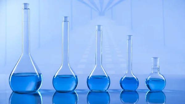 ガラス製品 研究室のビーカー 科学実験 — ストック写真