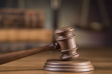 Tahta tokmak avukatı, adalet kavramı, hukuk sistemi kavramı.