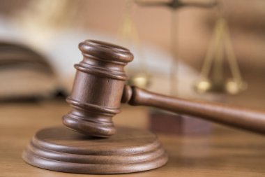 Tahta tokmak avukatı, adalet kavramı, hukuk sistemi kavramı.