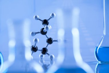 Laboratuvar Araştırma ve Geliştirme. Kimyasal deney için bilimsel cam eşyalar