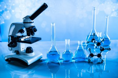 Cam eşyalar, laboratuvar şişeleri, bilim deneyi.