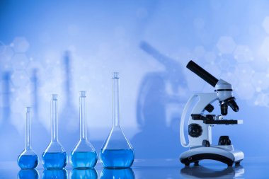 Laboratuvar Araştırma ve Geliştirme. Kimyasal deney için bilimsel cam eşyalar