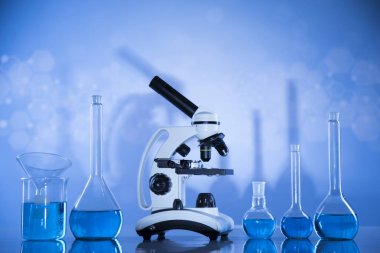 çeşitli laboratuar cam malzemeleri