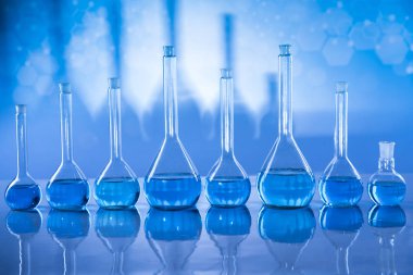 Laboratuvar Araştırma ve Geliştirme. Kimyasal deney için bilimsel cam eşyalar