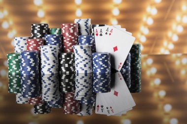 Oyun masasında poker çipleri