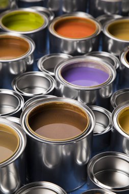 Renk boya ile metal kutular