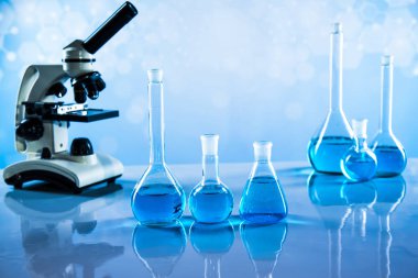 Cam eşyalar, laboratuvar şişeleri, bilim deneyi.