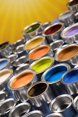 Renk boya ile kavram grup kalay metal kutular
