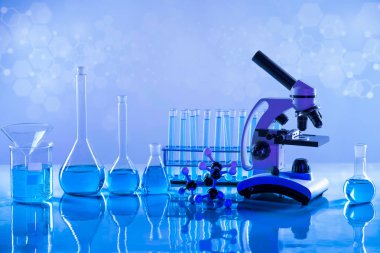 Cam eşyalar, laboratuvar şişeleri, bilim deneyi.