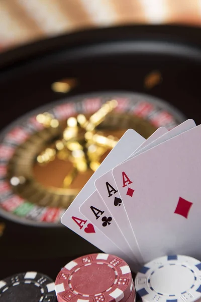 Rulet Oyun Masada Poker Fişleri — Stok fotoğraf