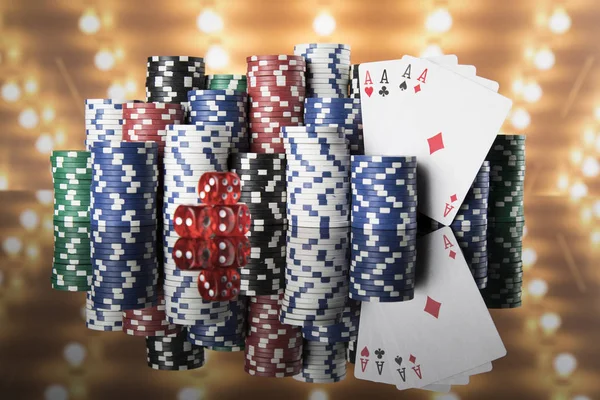 Oyun masasında poker çipleri