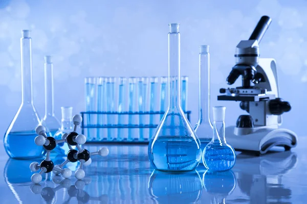 Laboratorieforskning Och Utveckling Vetenskapliga Glasvaror För Kemiska Experiment — Stockfoto