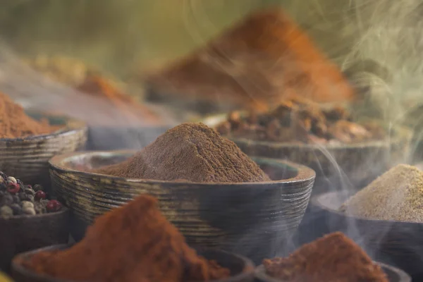 Verscheidenheid Van Kruiden Specerijen Keukentafel — Stockfoto