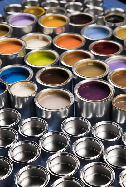 Grupo Conceitual Latas Metal Estanho Com Tinta Colorida — Fotografia de Stock