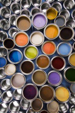 Renk boya ile metal kutular