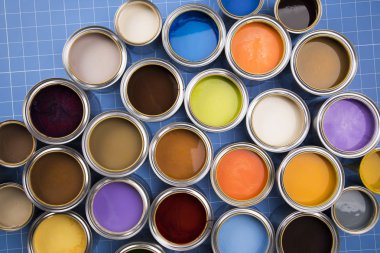 boya tenekeleri renk paleti