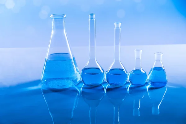 Cristalería Vasos Precipitados Laboratorio Experimento Científico — Foto de Stock