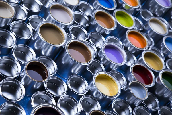 Grupo Conceitual Latas Metal Estanho Com Tinta Colorida — Fotografia de Stock