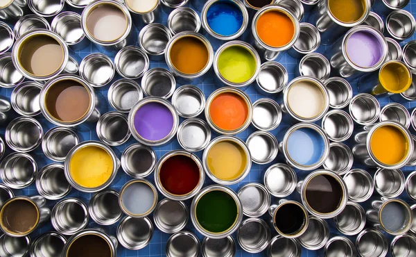 Grupo Conceitual Latas Metal Estanho Com Tinta Colorida — Fotografia de Stock