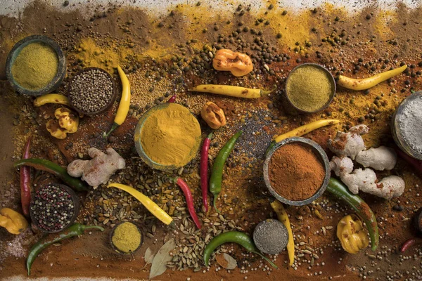 Verscheidenheid Van Kruiden Specerijen Keukentafel — Stockfoto