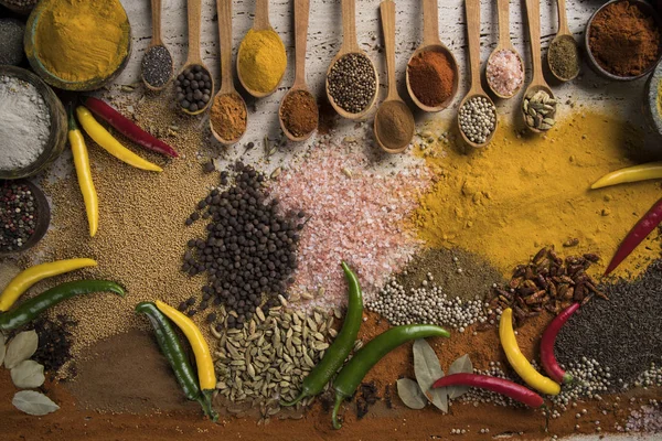 Varietà Spezie Erbe Aromatiche Sul Tavolo Della Cucina — Foto Stock