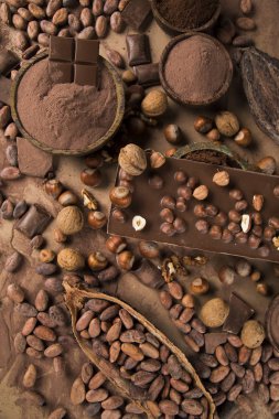 Aromatik kakao ve çikolata doğal kağıttan arka planda