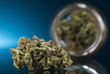 Cbd Kavramı, Tıbbi Marihuana, esrar ve mavi arkaplan