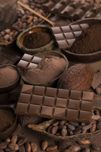 Coklat Aromatik Dan Coklat Dengan Latar Belakang Kertas Alami — Stok Foto