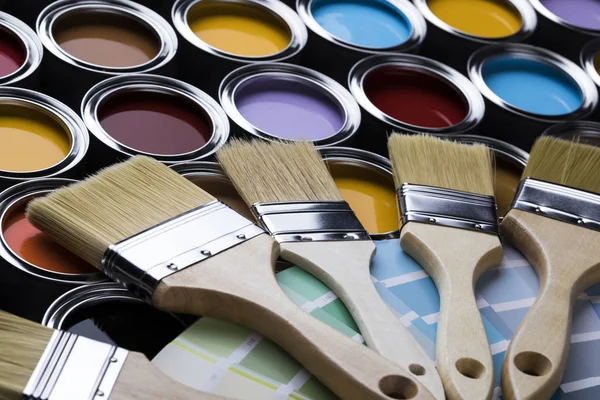 Blechdosen Mit Farbe Und Pinsel — Stockfoto