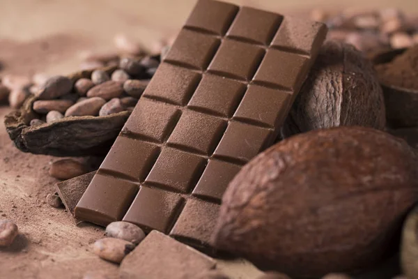 Leche Chocolate Negro Sobre Fondo Papel Natural —  Fotos de Stock