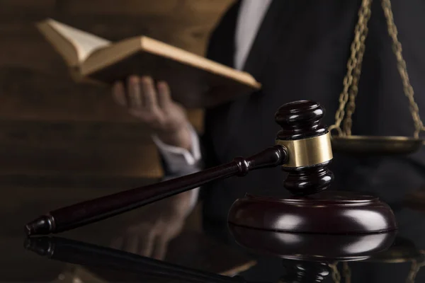Judge, male judge in a courtroom striking the gavel — Stock Photo, Image