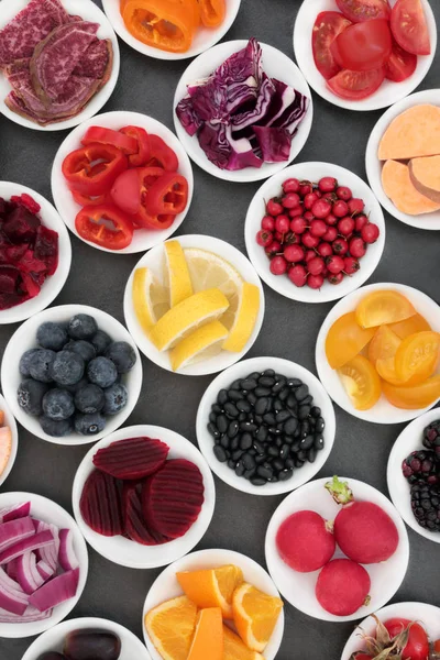 Health Food Met Fruit Groenten Peulvruchten Porseleinen Kommen Leisteen Achtergrond — Stockfoto