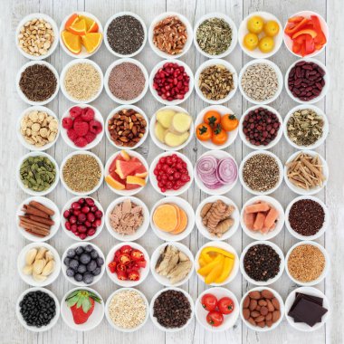 İle meyve, balık, sebze, fındık, tohum ve hububat baharat ve otlar da bitkisel tıp alanında kullanılan ile sağlıklı bir kalp için büyük sağlık gıda koleksiyonu. Yüksek omega 3 yağ asidi, Antosiyaninler, lif, antioksidanlar ve vitaminler.