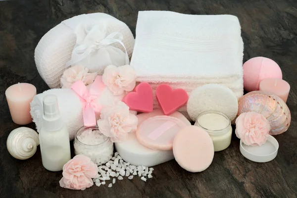 Spa Kosmetika Léčby Včetně Růžový Hydratační Krém Foliating Soli Mýdla — Stock fotografie
