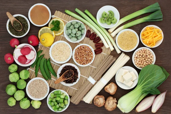 Makrobiotische Kost Mit Japanischen Udon Und Sobunudeln Kuchika Tee Tofu — Stockfoto