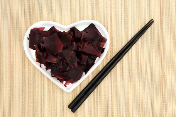 Dulse Alghe Super Cibo Piatto Forma Cuore Con Bacchette Sfondo — Foto Stock