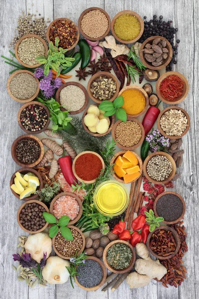 Friss Szárított Fűszernövények Fűszerek Ételízesítő Olívaolaj Tálat Laza Alkotó Egy — Stock Fotó