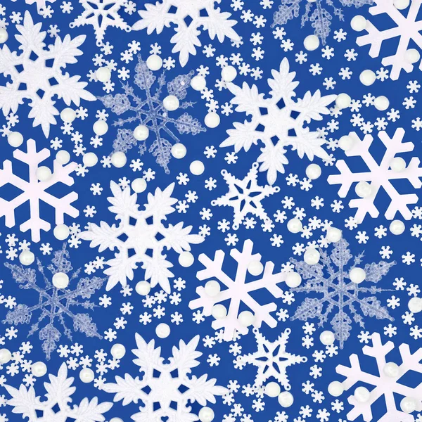 圣诞节和冬天白色雪花 星和珍珠皇家蓝色的抽象背景 — 图库照片