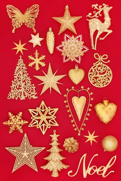 Χρυσό Χριστουγεννιάτικο Στολίδι Διακοσμήσεις Noel Συνδεθείτε Κόκκινο Φόντο Παραδοσιακή Εορταστική — Φωτογραφία Αρχείου