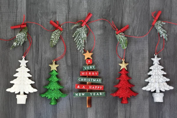 Decorações Bugigangas Árvore Natal Penduradas Uma Linha Cordas Com Estacas — Fotografia de Stock