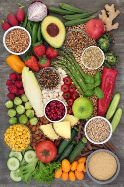 Taze sebze, meyve, baklagiller, şifalı bitkiler ve baharat, makarna, tahıl ve fındık ile alkali süper yiyecek seçimi. Yüksek omega 3, antioksidanlar, Antosiyaninler, lif, mineraller ve vitaminler.  