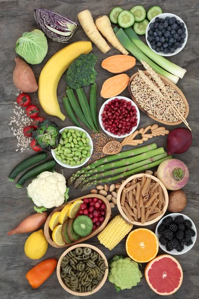 Gesundes Ballaststoffreiches Ernährungskonzept Mit Obst Gemüse Getreide Vollkornnudeln Und Samen — Stockfoto